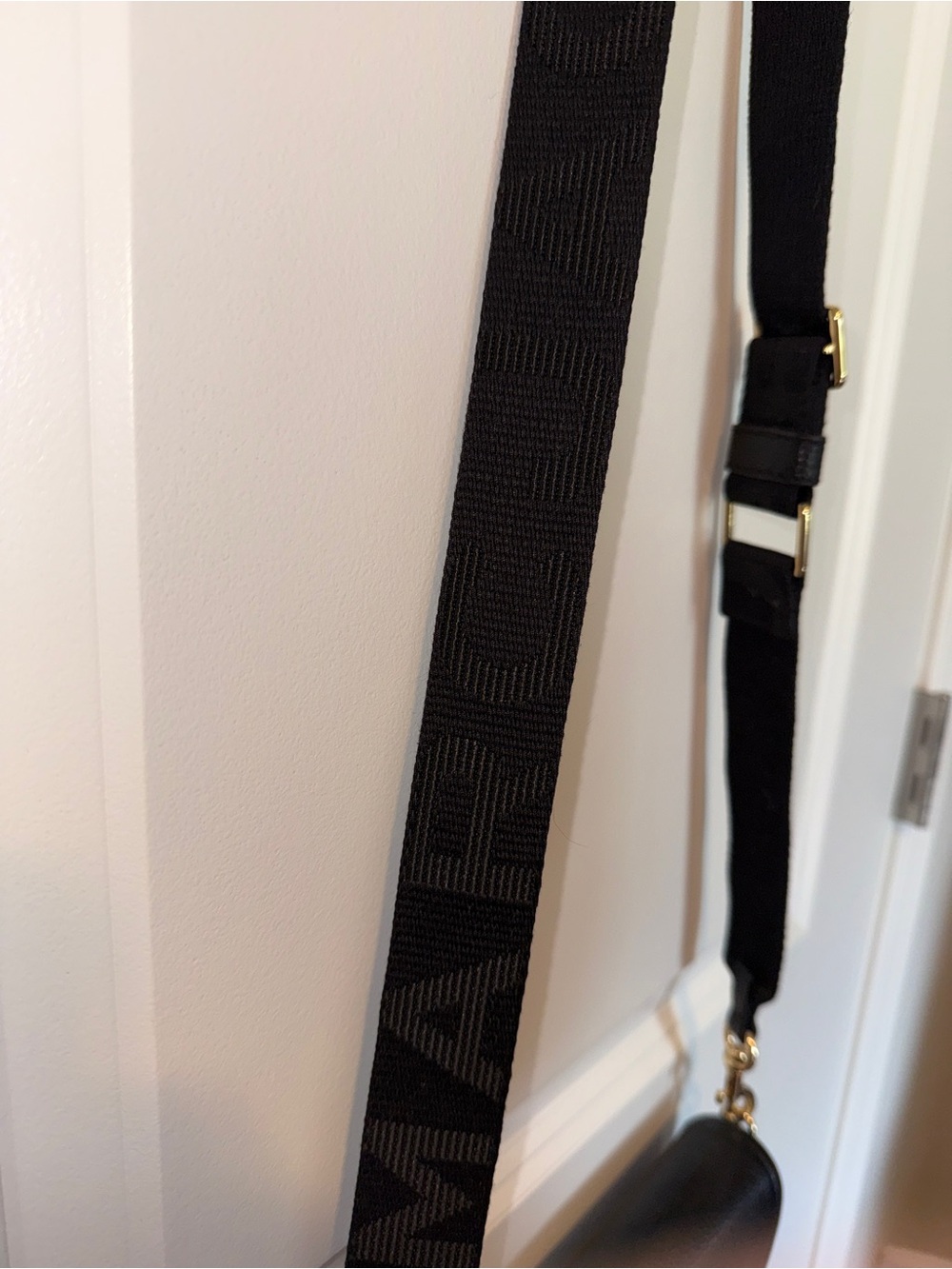 Marc Jacobs Black Pebbled Leather Mini Crossbody with Wide Strap - Picture 7 of 8